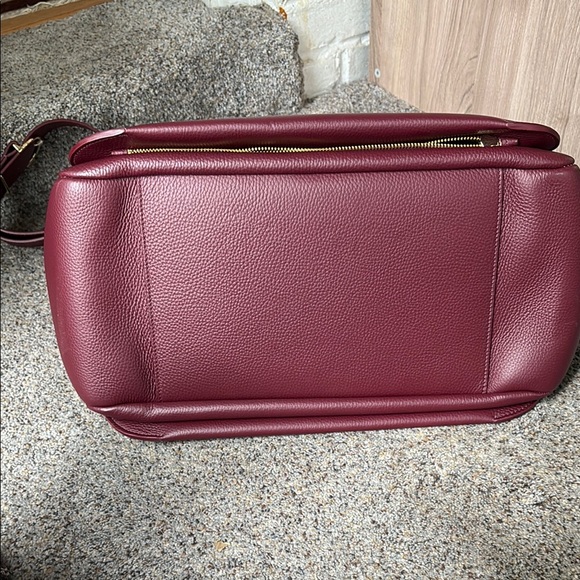 Cuyana Red Tote Bag with Minimalist Design - Picture 4 of 4